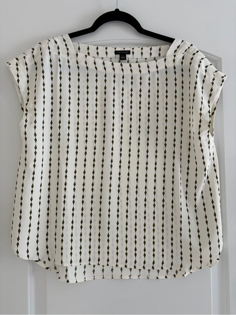 NWOT Ann Taylor White Cap Sleeve Blouse with Olive Geometric Stripes